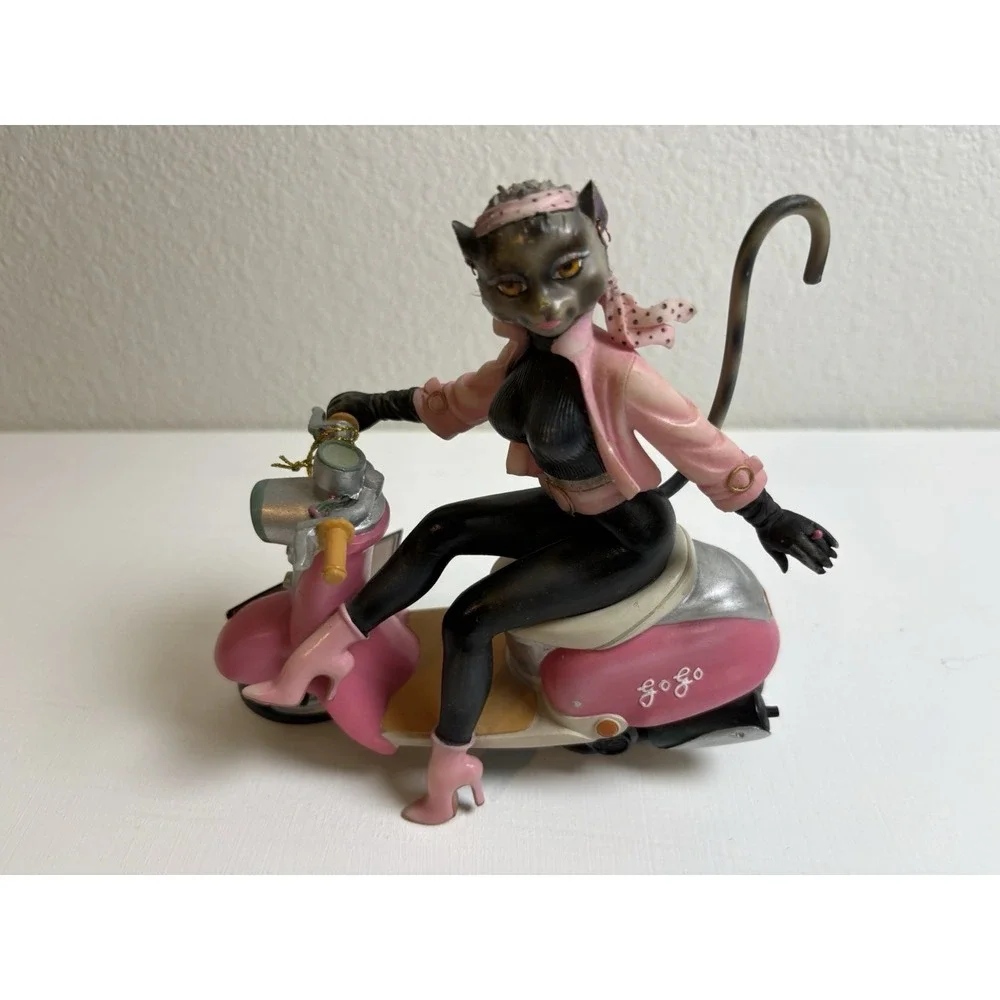 Margaret Le Van Valley Cats GoGo Secret Agent Feline Scooter Figurine w Tag